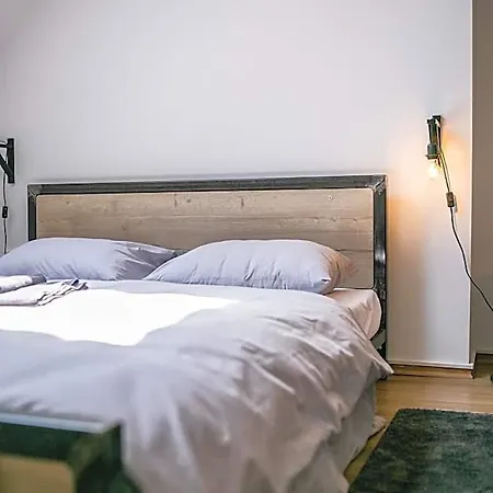 Schoendorf - Virtual Reception Hostel Bratislava